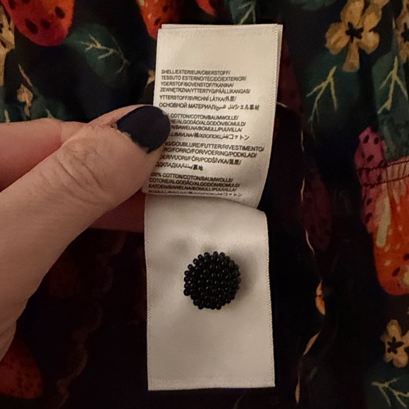 NWT Farm Rio Lady Strawberry Blouse with peplum hem. 100% cotton. Size L - Picture 13 of 13